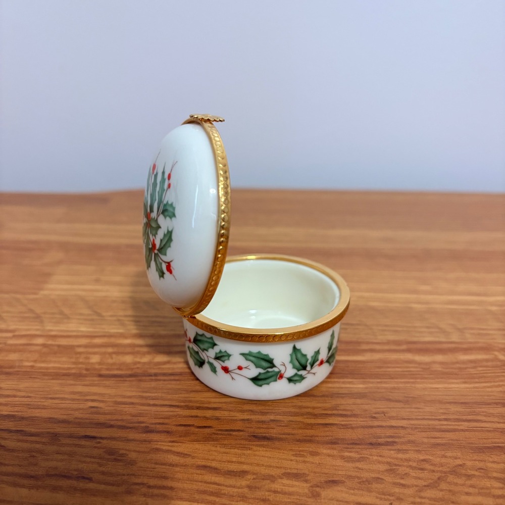 Lenox Trinket Box Holly Berry Hinged Porcelain Gold Trim Christmas Decor Small